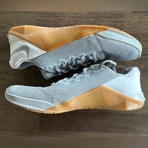 Size 7.5 Nike Metcon 5 Wolf Grey White Gum AQ1189-019 CrossFit Shoes